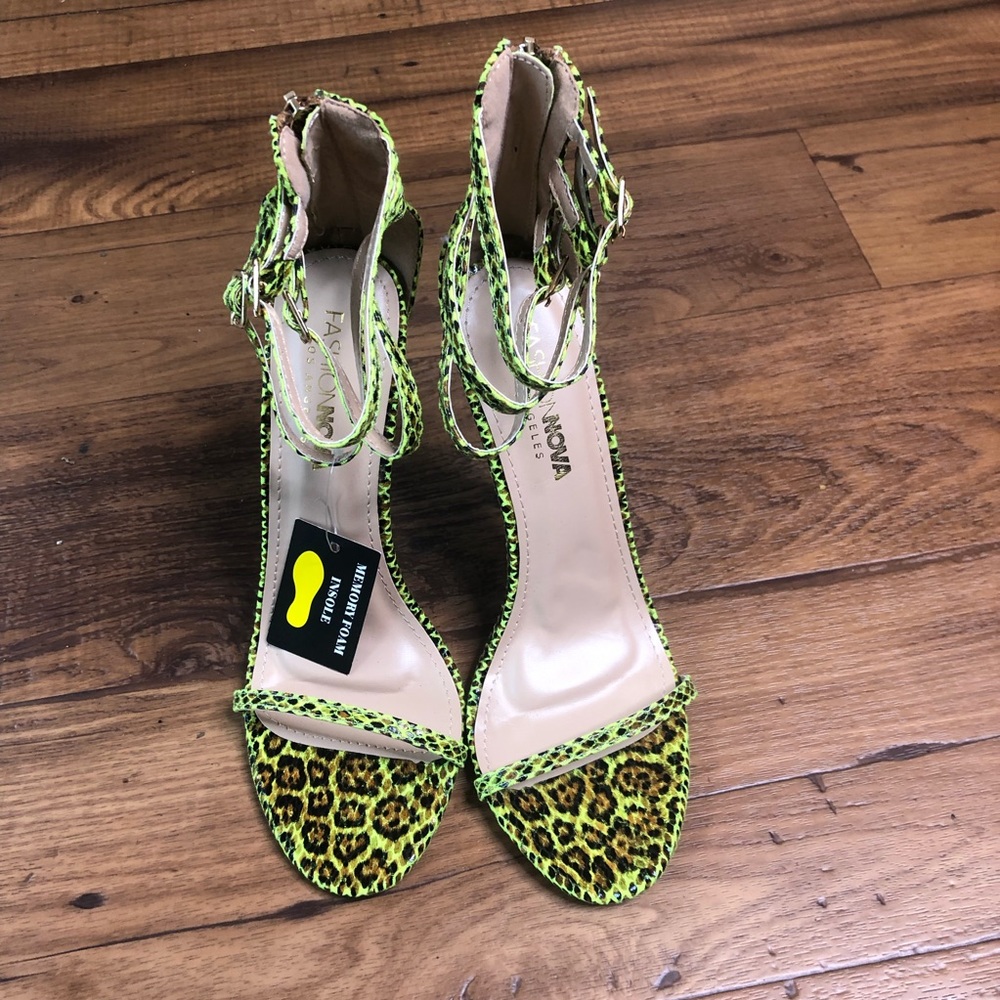 ‼️SALE‼️Fashion Nova Lime Green SnakePrint Heels 7 - Picture 2 of 10
